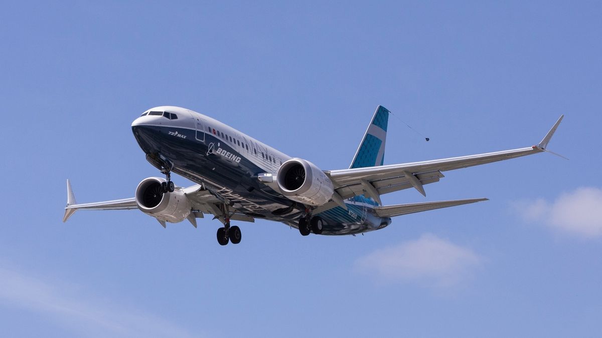 Letadlo Boeing 737 MAX mělo problémy nad USA, piloti museli vypnout motor